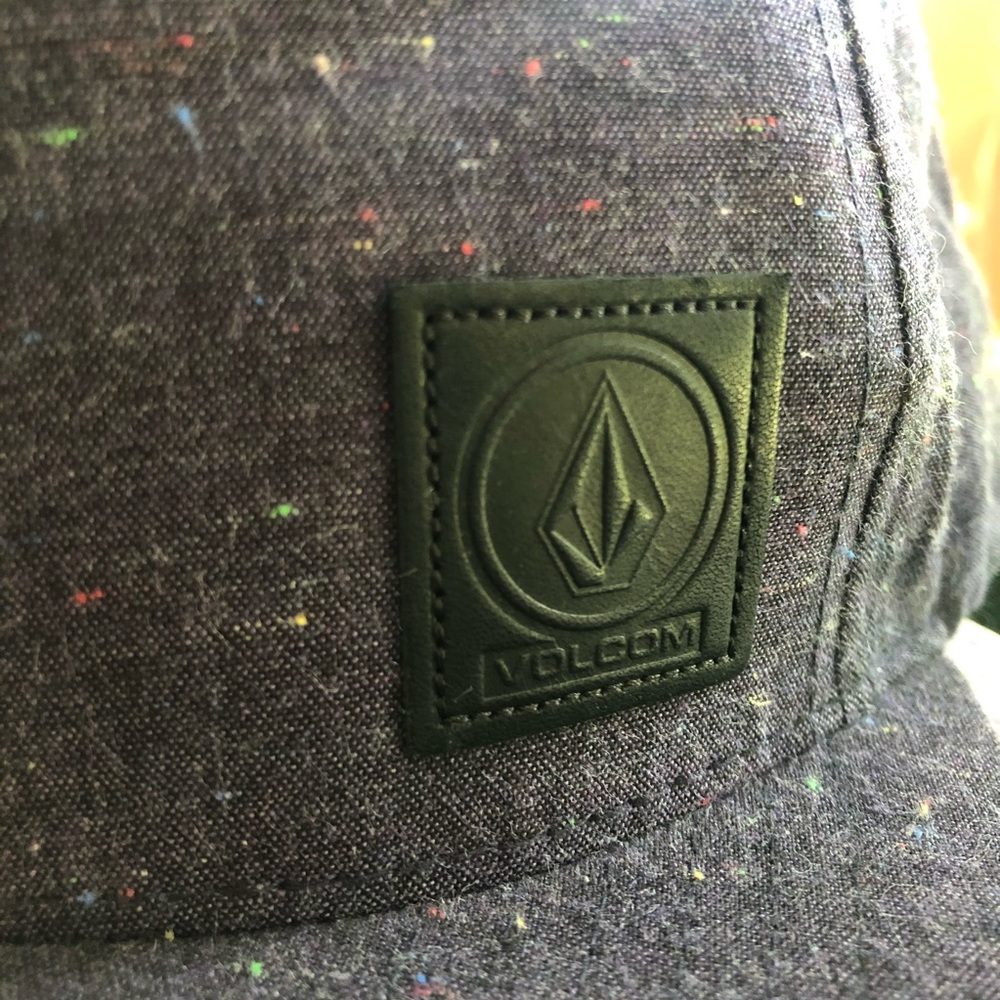 volcom snapback - Picture 3 of 4